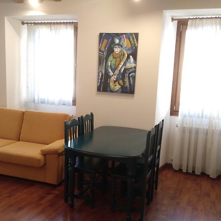 Apartamentos Turisticos Javier 卢戈 外观 照片